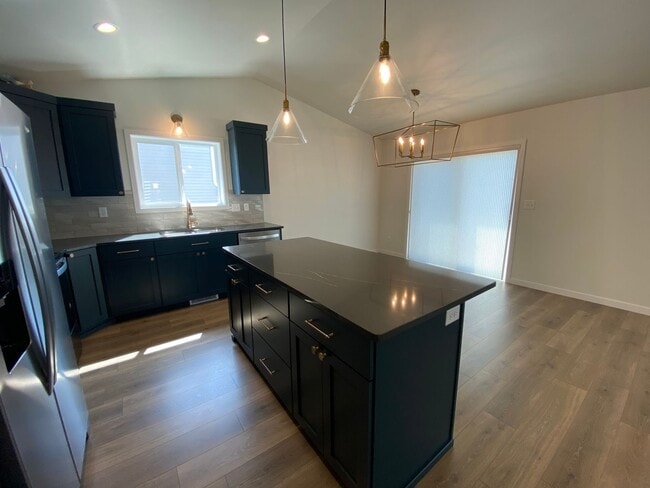 Building Photo - 3 bed, 2.5 bath South Fargo Home For Rent!