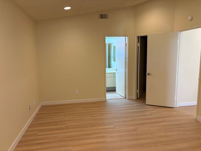 Building Photo - 6865 Valley Circle Blvd