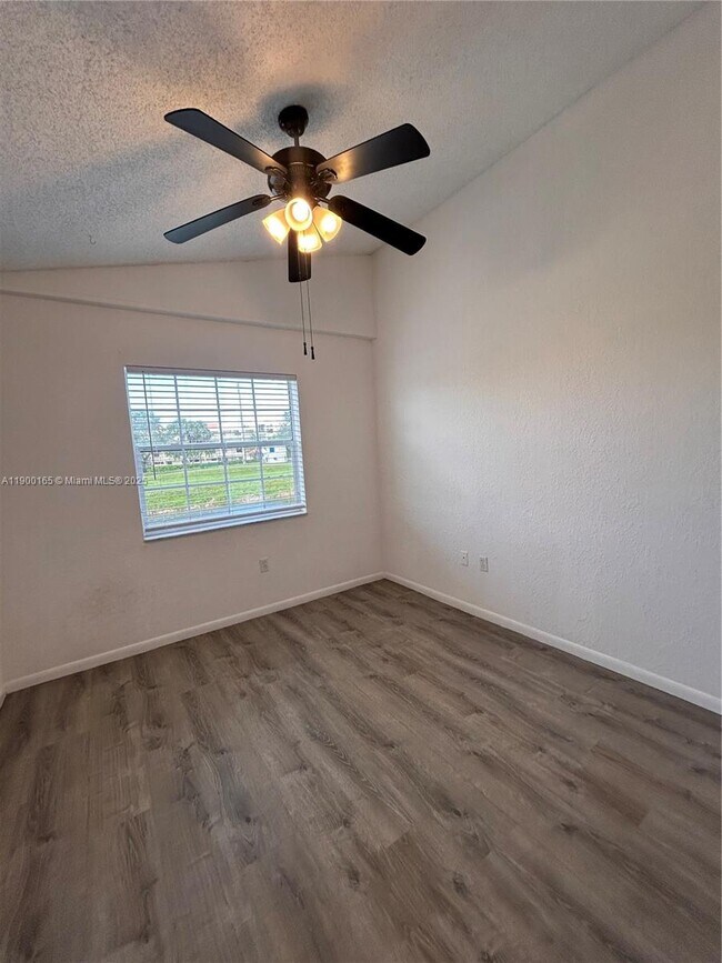 Building Photo - 2841 N Oakland Forest Dr