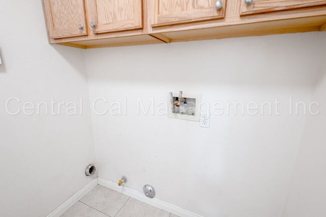 Building Photo - 4 Bedroom/3 Bath Home with Solar, Pool and...