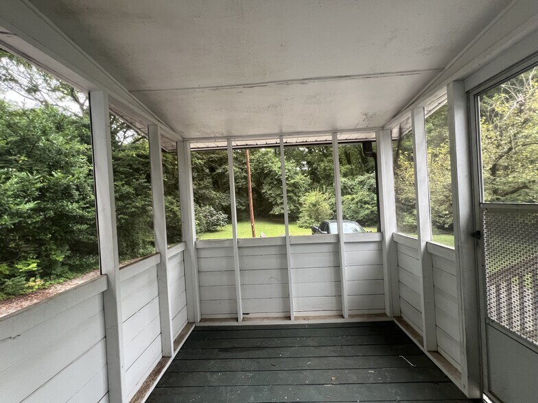 Unit A porch - 8542 Campbellton St