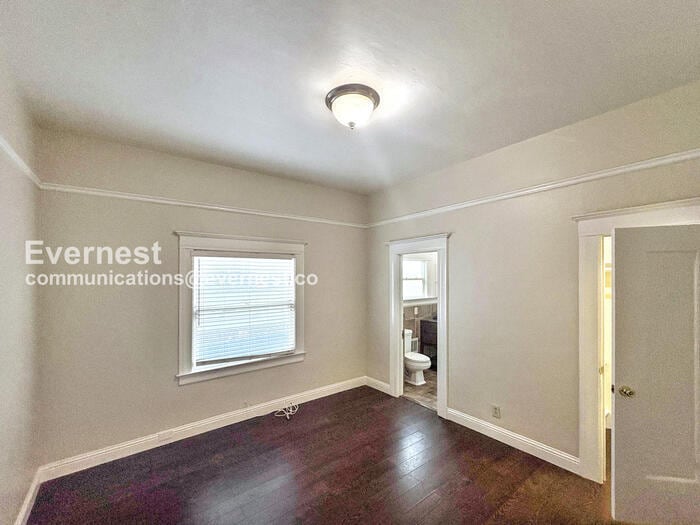 Building Photo - 714 60th St