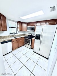 Building Photo - 1420 Green Valley Cir