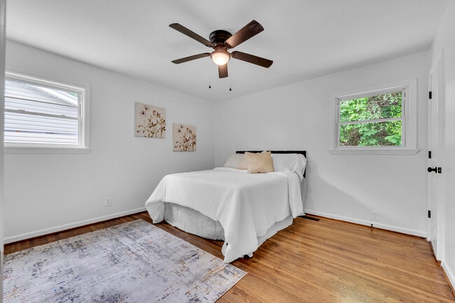 Building Photo - 917 S Forrest Dr