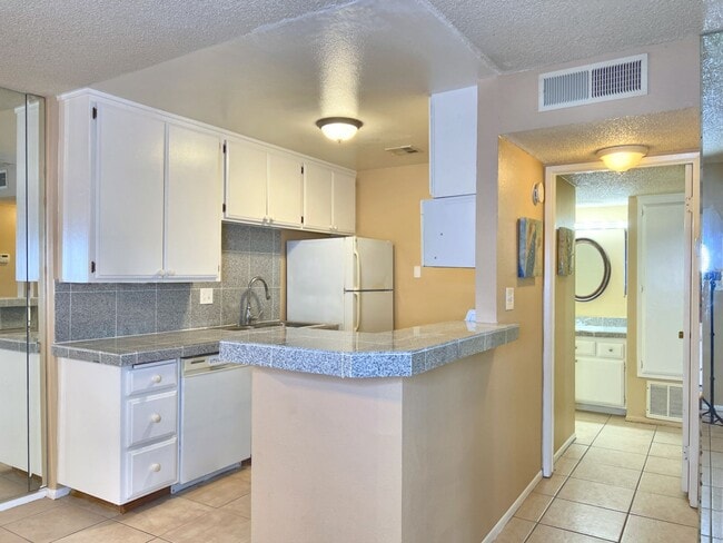 Building Photo - OPEN HOUSE -  INQUIRE:     LARGE ONE 1/BR ...