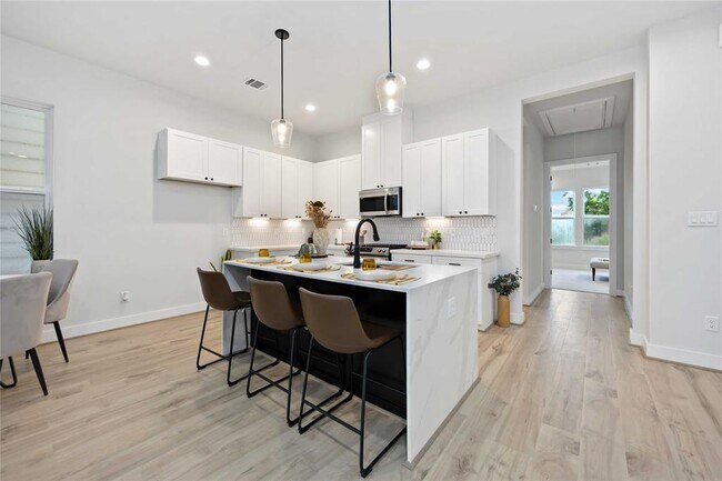 Building Photo - 6114 De Campo St
