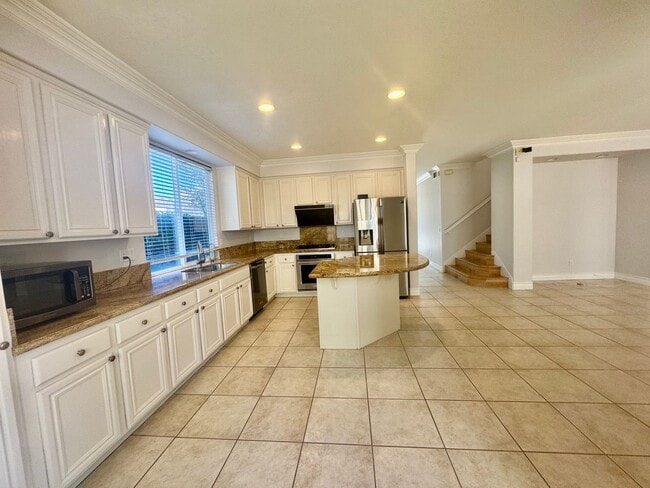 Building Photo - 4 bedroom beautiful Irvine home in gated N...