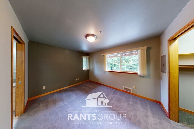 Building Photo - Beautiful Unit on West Bay Drive!