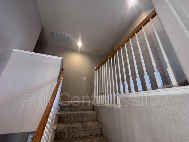 Building Photo - 2044 London Ave