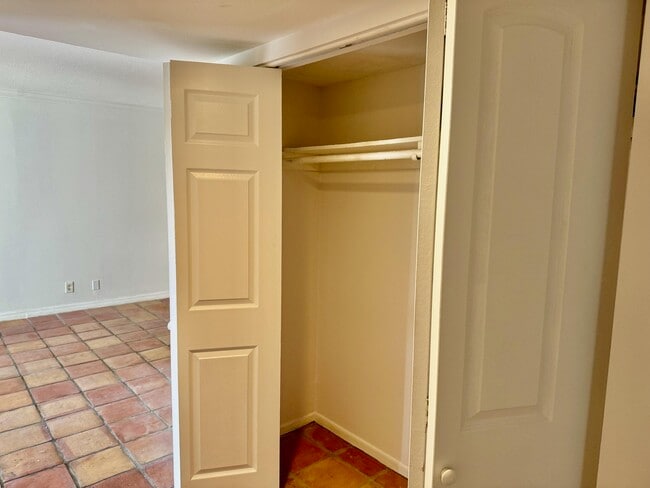 Building Photo - 1527 S Flagler Dr