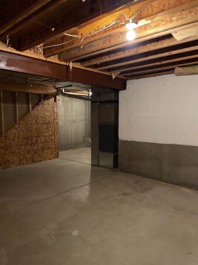 Building Photo - 4 Bed 2.5 Bath Home in Windsor
