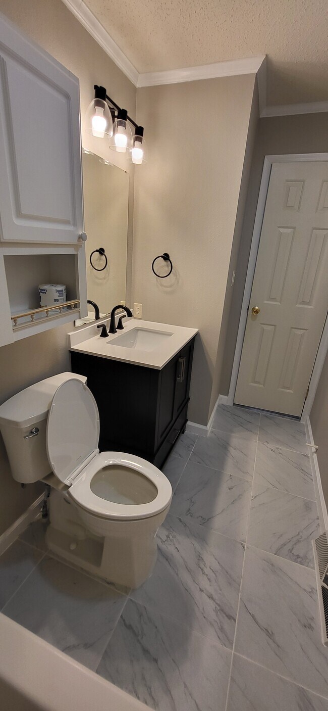 Building Photo - 338 Hicks Farm Rd