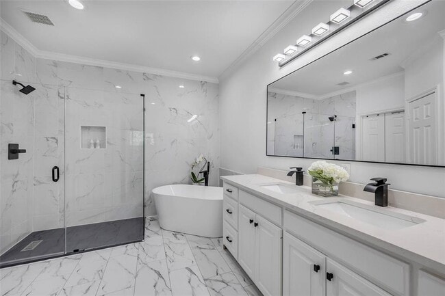 Building Photo - 5511 Oakwood Cove