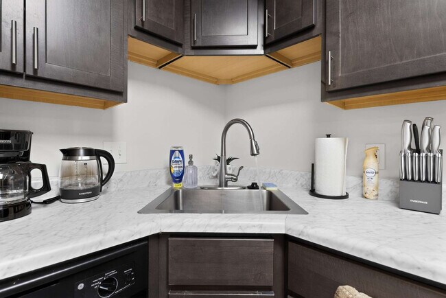 Building Photo - 800 Alexander Rd