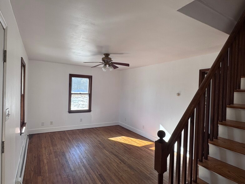 Den - 975 Saratoga Rd