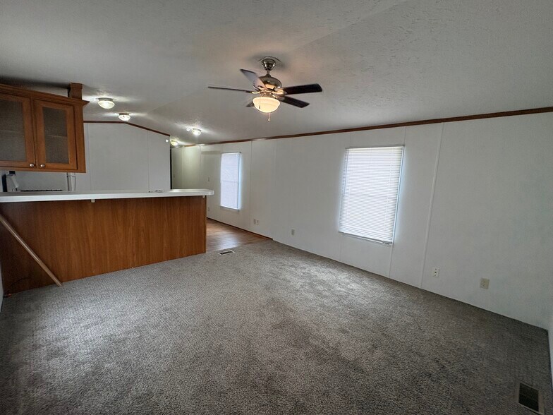 Building Photo - 319 Spring Park Dr