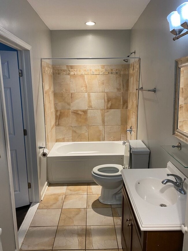 Building Photo - 3 bed 2 bath House in Germantown