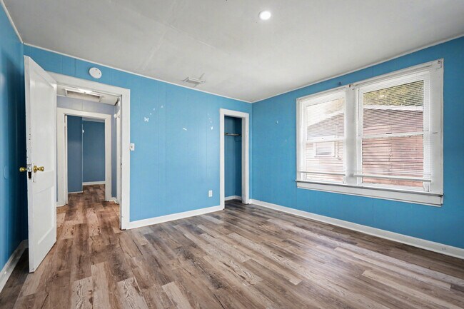 Building Photo - 250 Vernis Ave