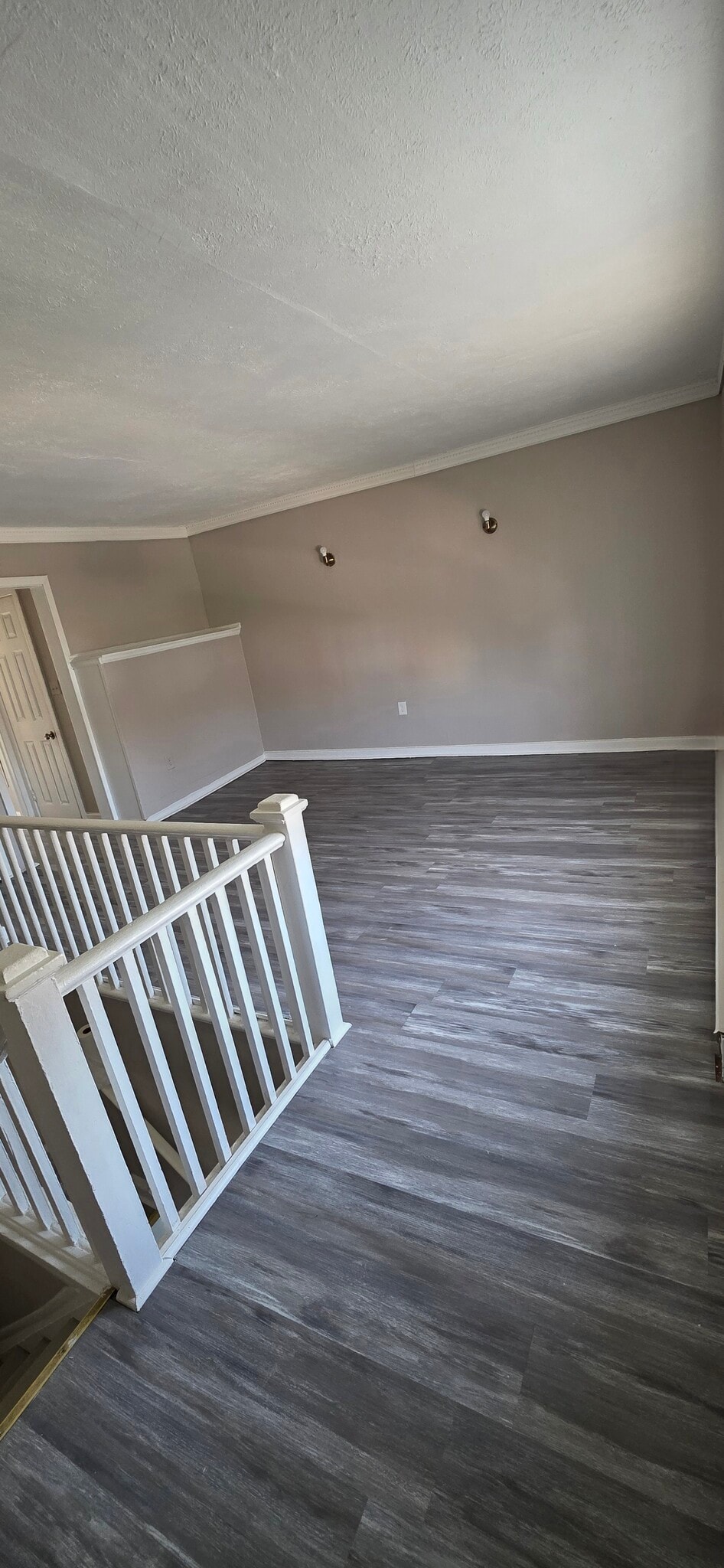 Unit #2 (2nd floor) - 811 Stoll St