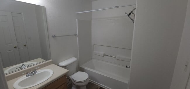 Building Photo - 720 Sunny Ln