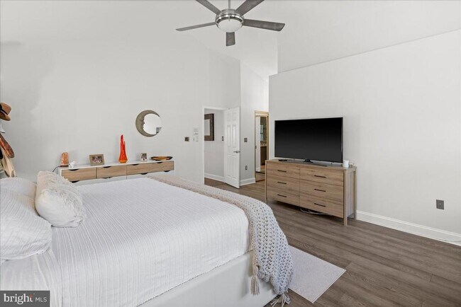 Building Photo - 9 Cromwell Ct