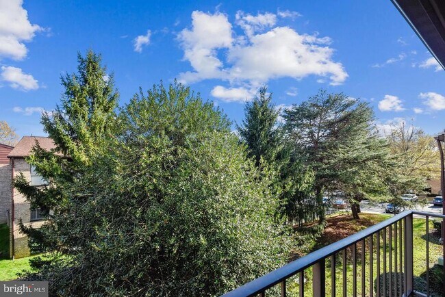Building Photo - 2044 Royal Fern Ct
