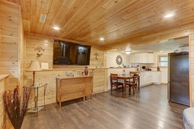 Building Photo - Sun Prairie Duplex