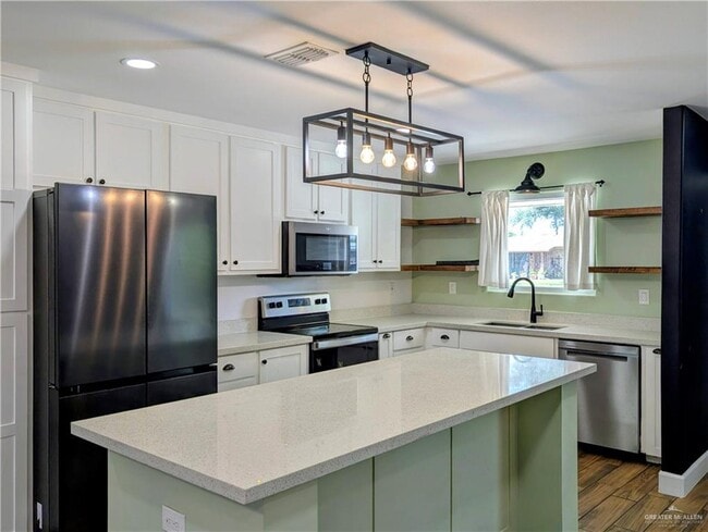 Building Photo - 14 Harvey St