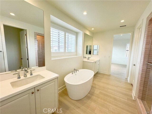 Building Photo - 148 Sabbia