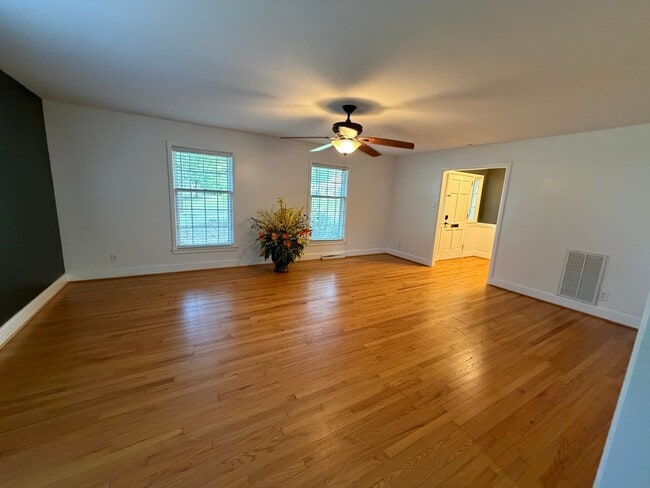 Building Photo - 608 Margaret Dr