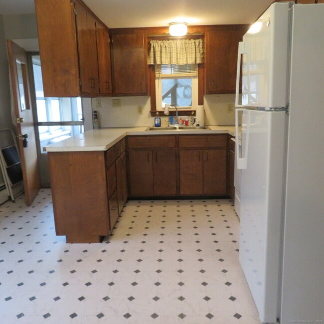 Building Photo - 57 Artisan St