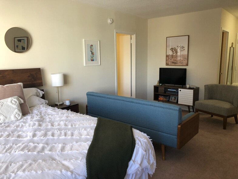 Building Photo - 5500 Friendship Blvd