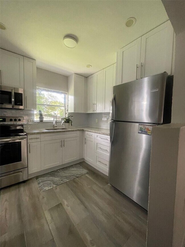 Primary Photo - 2111 Adams St