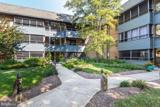 Building Photo - 304 Forbes St