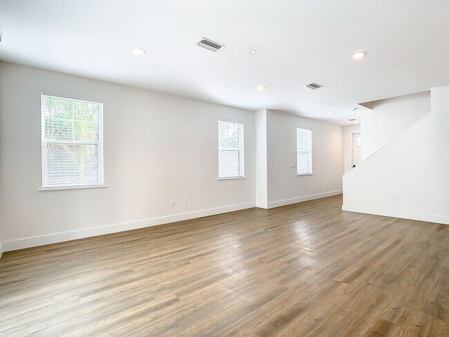 Building Photo - Brand New Constructed Townhouse in South Tampa - Available October 2024