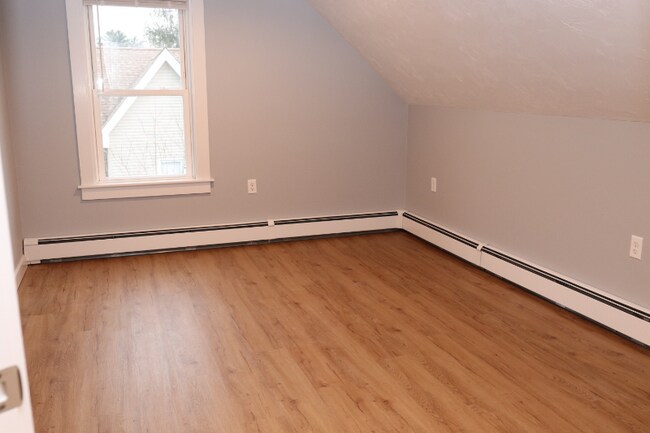 Building Photo - 73 Everett St