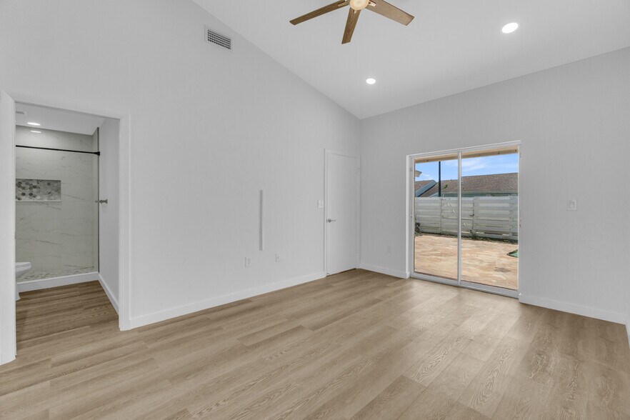 Building Photo - 13737 SW 147th Circle Ln