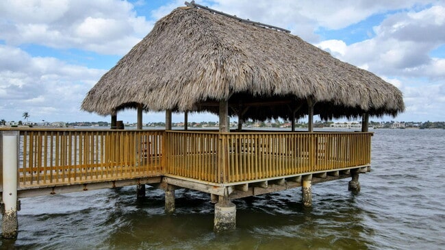 Building Photo - 8200 Lakeshore Dr