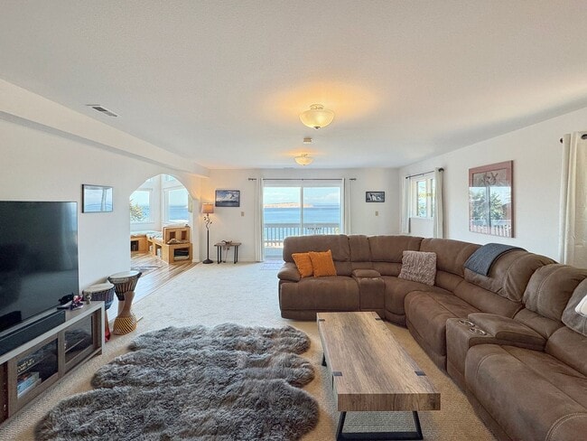 Building Photo - Stunning Home for Lease in Diamond Point