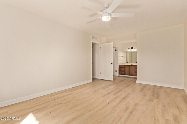 Building Photo - 17225 N 16th St