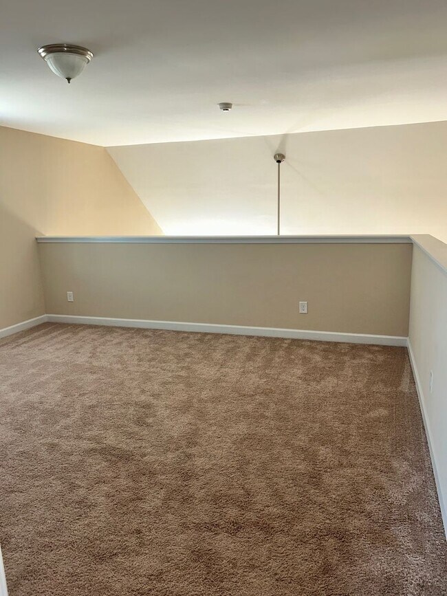 Building Photo - 2120 Courtland Dr