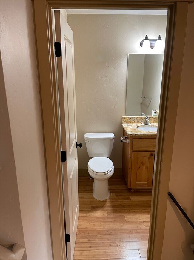 Building Photo - Custom 3-Bedroom with Fenced Yard in heart of Sisters!