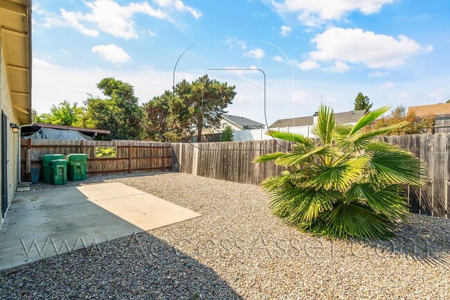 Building Photo - Charming Oceanside Retreat Near Camp Pendleton