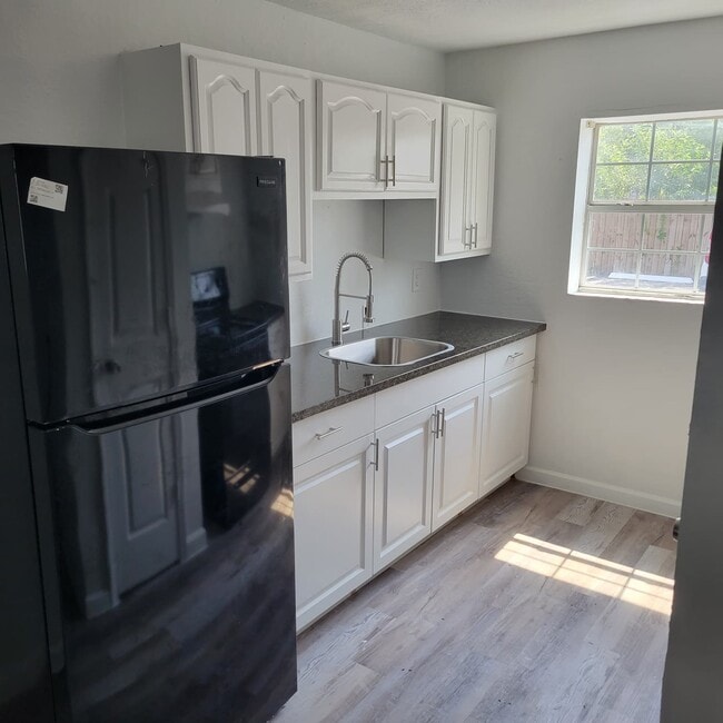 Building Photo - 4525 Weaver Rd