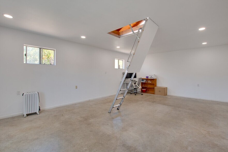 Building Photo - 5015 Art St