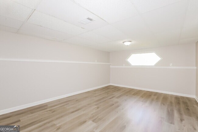 Building Photo - 3684 Linwood Way
