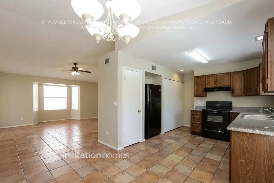 Building Photo - 630 E Jensen St