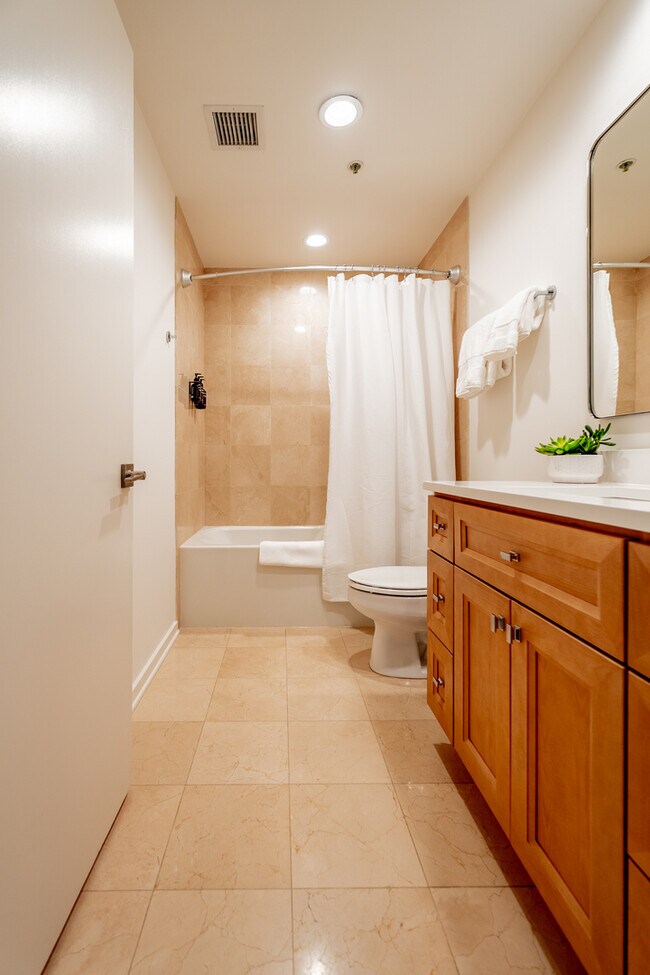 Building Photo - 240 E Illinois St