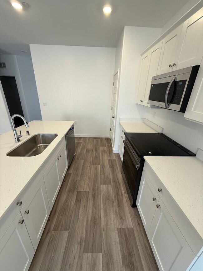 Building Photo - 7429 Sunshine Grv Dr