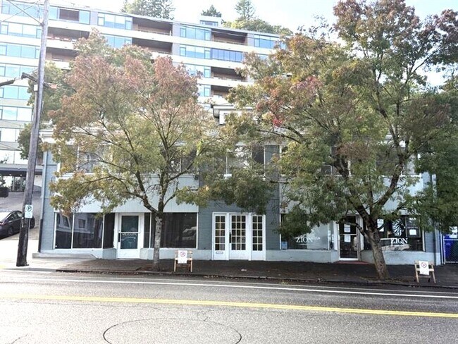 Building Photo - 2333 SW 6th Ave